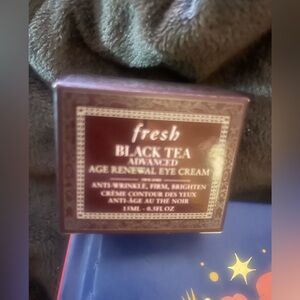 Fresh Black Tea Age Renewal Eye Cream